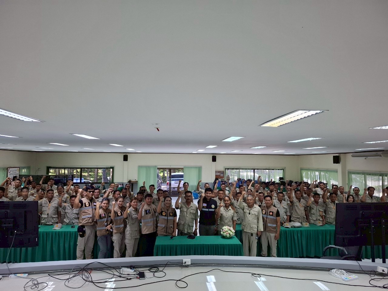 LINE_ALBUM_ทบทวน อปพร. 68_250813_62_397.jpg